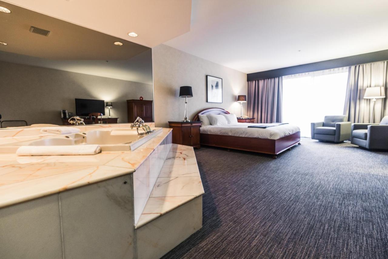 Hotel Et Centre De Villegiature Lac Carling Grenville-Sur-La-Rouge Ngoại thất bức ảnh