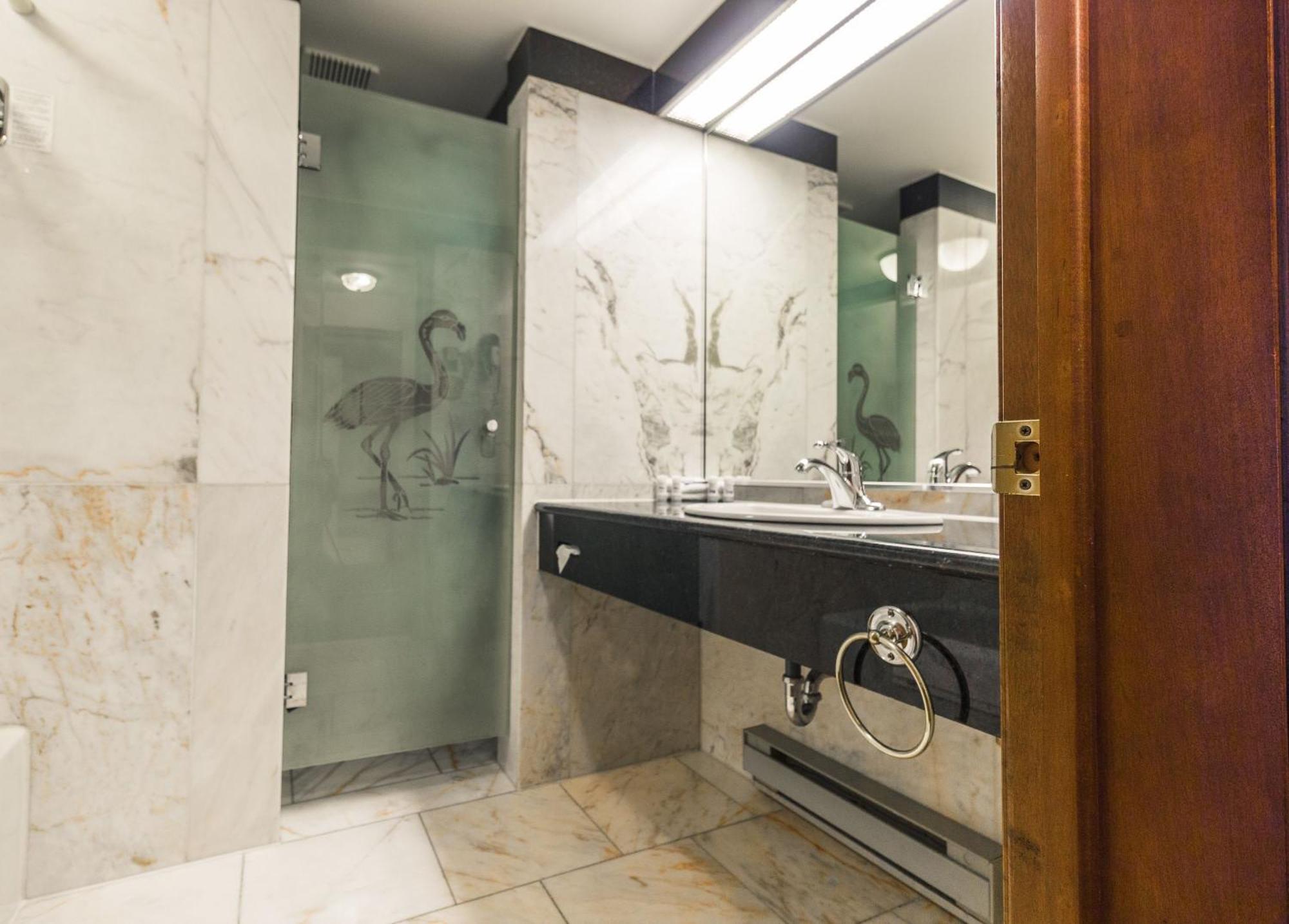 Hotel Et Centre De Villegiature Lac Carling Grenville-Sur-La-Rouge Ngoại thất bức ảnh