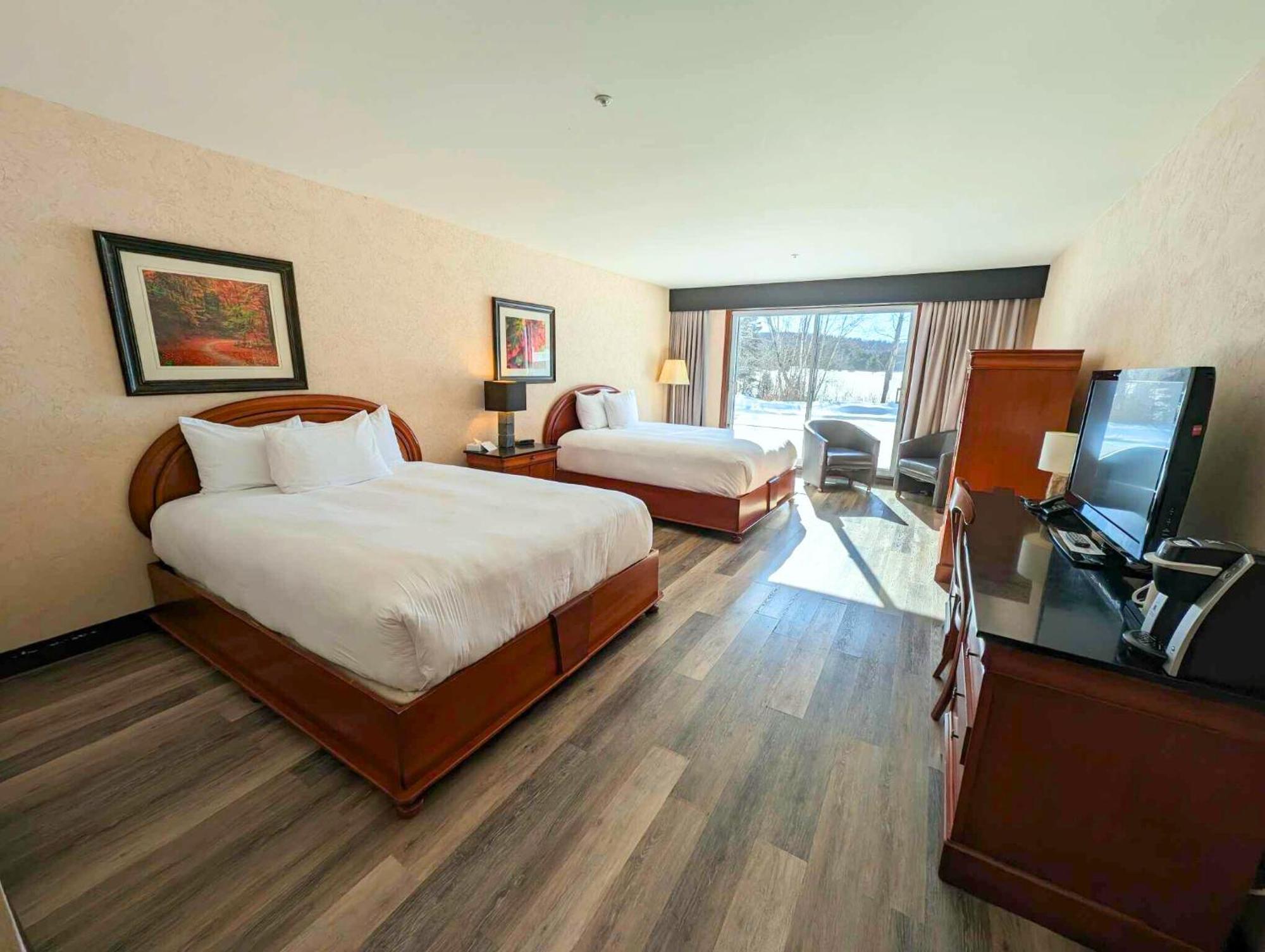 Hotel Et Centre De Villegiature Lac Carling Grenville-Sur-La-Rouge Ngoại thất bức ảnh