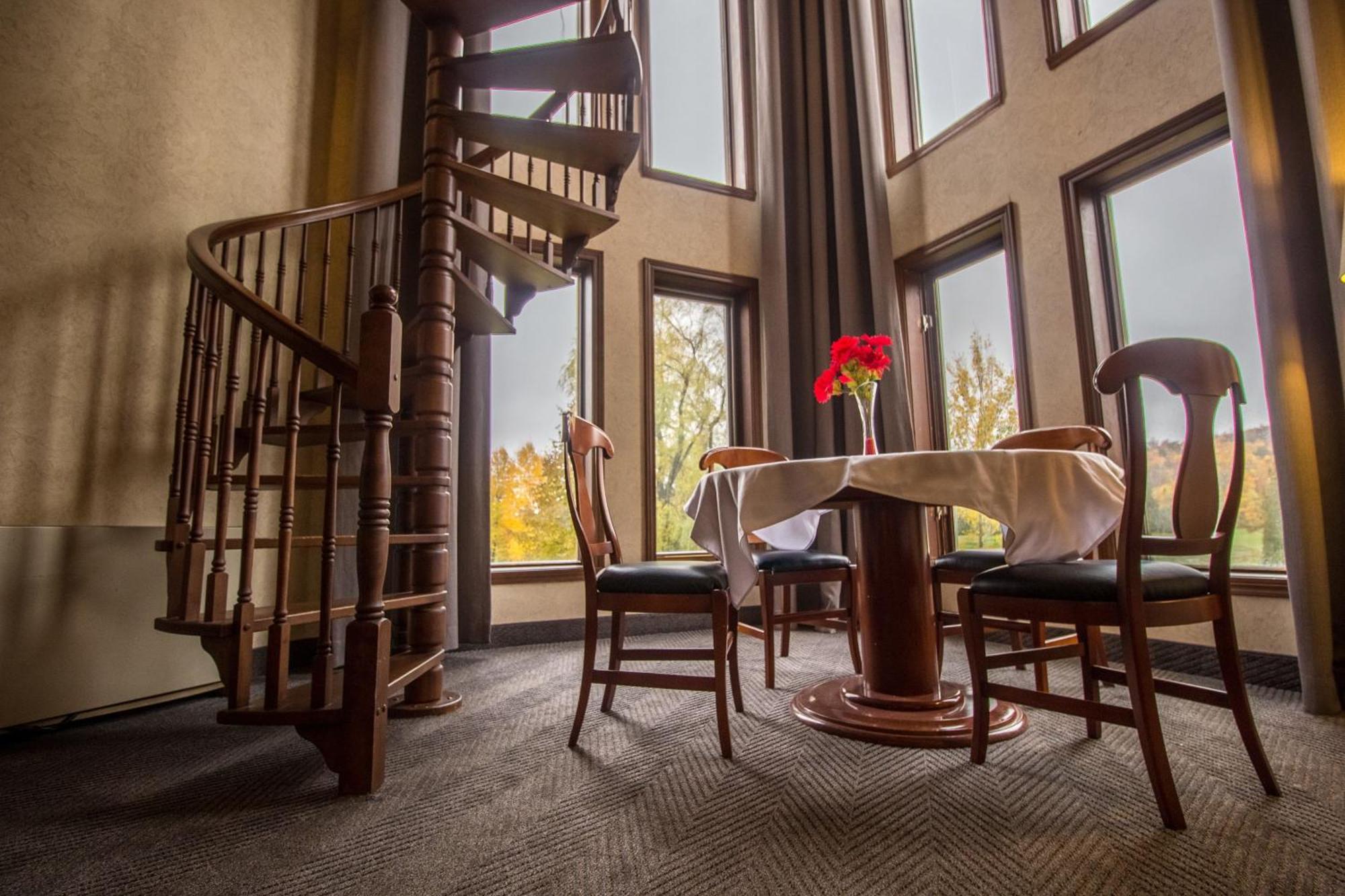 Hotel Et Centre De Villegiature Lac Carling Grenville-Sur-La-Rouge Ngoại thất bức ảnh